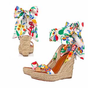 Kleurrijke wiggen progettista ontwerper sandaal luxe damesontwerper sandalen bowknot desinateur hoge hakken zomer strand peep teen schoenen