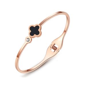 Bracelet trèfle en or rose incolore 18 carats pour femmes, simple et personnalisé, bracelet en acier titane, accessoires classiques, vente en gros