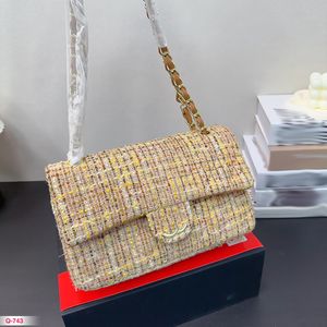 Sac en laine coloré 25 cm Sac à bandoulière élégant pour femme tweed Diamant Or Matériel Métal Bouton tournant Sac à main de luxe matelasse Sac à bandoulière en chaîne Sacs de maquillage Sac à main