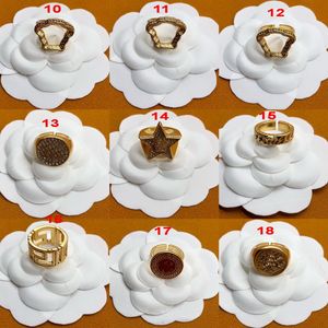 Style combiné conçu anneaux de mariage Banshee Medusa profil Portrait femmes hommes cristal émail chevalière Designer bijoux cadeaux de fête XZUHE X1