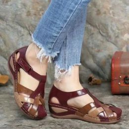 Sandales comémore coudre des dames décontractées chaussures de talon tendance sandale femme d'été femelle rond