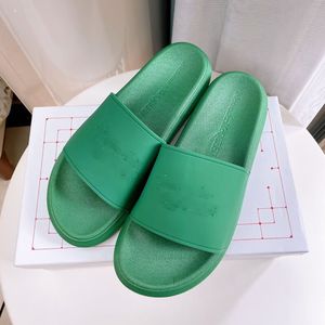 Sandales plates confortables Pantoufles de bain pour femmes Tongs de plage de jardin de loisirs de mode