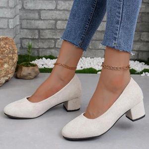 Femme des dames confortables 2024 Sandales d'été Mid talon Femme creux Peep Toe Square Femme noire Femme 19314 81252 69904