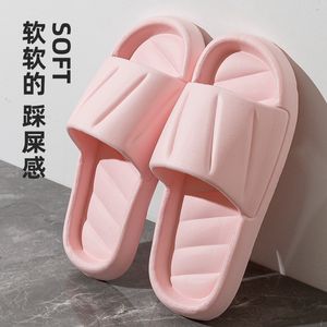 Pantoufles de salle de bain rose à pantoufle intérieure confortable