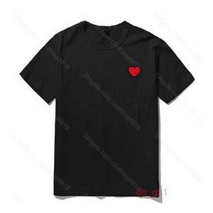 Comme De Garcon Camiseta para hombre Love Diseñador para hombre Nueva camiseta Camiseta con patrón suelto Letra en el pecho Detrás del corazón Hip Hop Camisa estampada divertida 1 4RDM