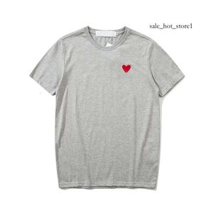Comme Des Garcon Designer Brand T-shirts pour hommes T-shirts pour hommes d'été Cdgs Play T-shirt Commes à manches courtes pour femmes Design Badge Garcons broderie coeur rouge amour 882