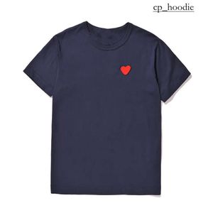 Commes des garcon Designer Tshirt Red Heart Fashion Fashion Men et Femme Couple de manches courtes CDGS T-shirt Loose Coton Dry Coton Broidered Commes des Garcon T-shirt 2825