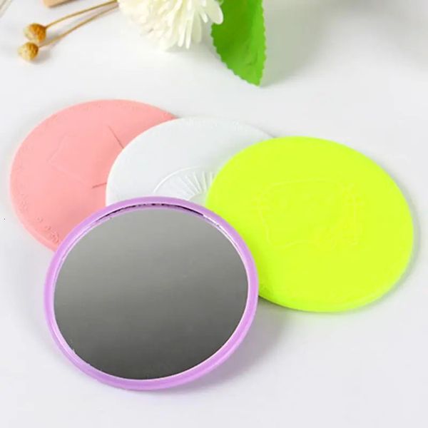 Miroirs compacts TSHOU606 dessin animé créatif en relief rond Mini miroir de maquillage de poche simple face outil cosmétique Compact voyage Portable 231102