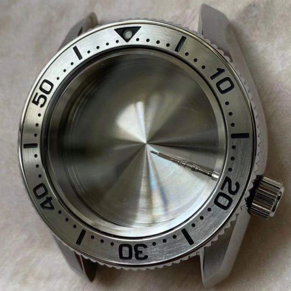 Composants Pièces de montre de haute qualité en acier inoxydable SPB185 / 187 Case de montre Sapphire Crystal 200m Résistance à l'eau Fit NH35 / 36