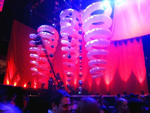 Iluminación decorativa para escenario de concierto, globo inflable con cinta torcida de 3m/5m, tira de luces Led para decoración de fiestas