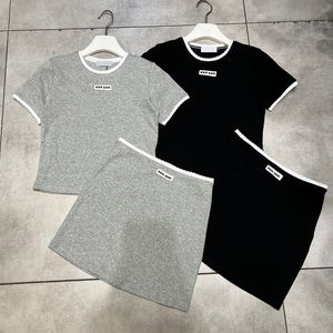 Couleur de contraste Femmes T-shirt jupe tenues de luxe Designer élégant tops d'été ensemble de robes gris noir décontracté
