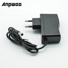 Adaptateur de convertisseur DC 12.6V 1A / 1000mA CHARGEMENT D'ALIMENTATION PLUSE PLIGNE EU 5,5 mm / 2,5 mm (2,1 mm) CA à DC pour 18650 Batterie au lithium