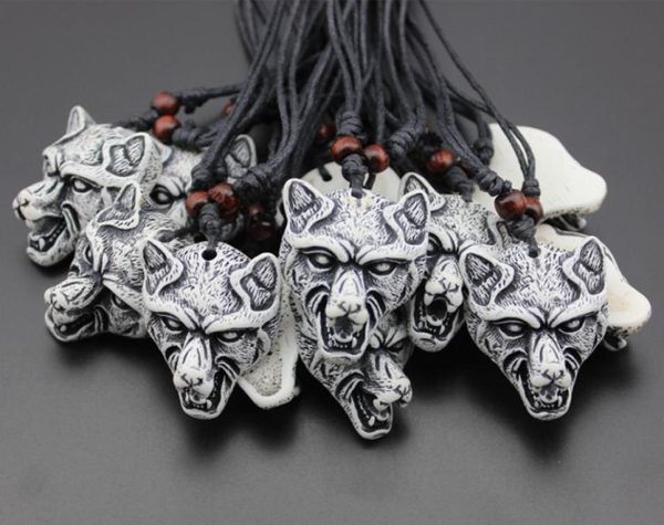 COOL 12 pièces garçon Men039s Imitation Yak os sculpture tête de loup blanc pendentifs amulettes colliers cadeau MN3048611970