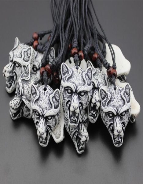 COOL 12 pièces garçon Men039s Imitation Yak os sculpture tête de loup blanc pendentifs amulettes colliers cadeau MN3049889298