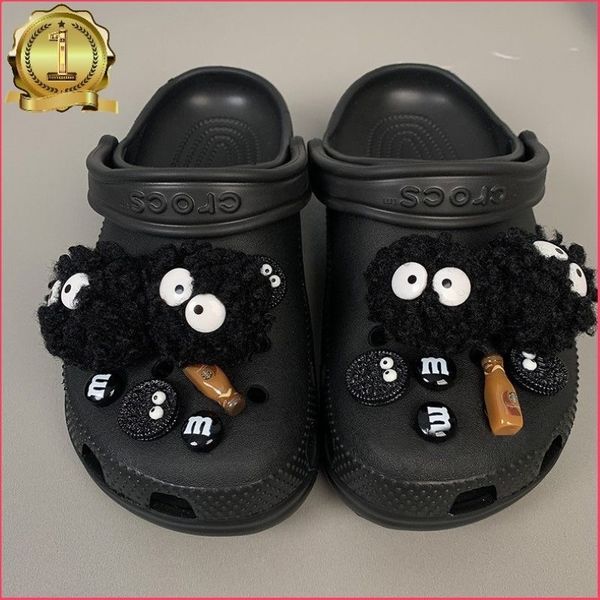 Cool Fur Ball Charms Diseñador DIY Galleta Cordón Hebilla Zapatilla Encanto para CROC JIBS Zuecos Niños Niños Mujeres Girls233I