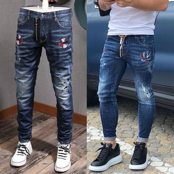 Cool Guy Biker Jeans Bleach Distressed Paint Bird Patch Accent Damaged Slim Fit Cowboy Pantalon Men2189