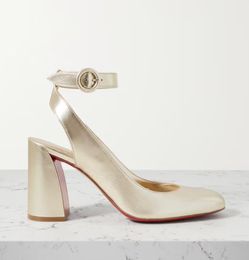 Zapatos de diseño de lujo fresco Sandalia roja Miss Sab Bombas de cuero satinado de 85 mm Zapatos de verano con tirantes en la espalda Sandalias de tacón en bloque Vestido de fiesta de bodas
