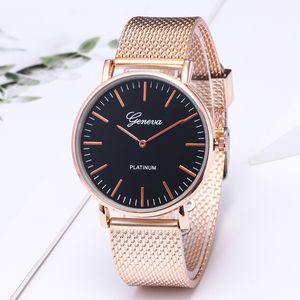 Hombres frescos Relojes de oro Mujeres Famosa Minimalista Malla de goma Ginebra Ver Simple Candy Banda de silicona Cuarzo Reloj de cuarzo