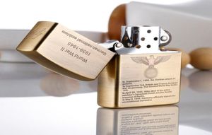 koper brons metaal klassiek vuurstenen wiel kerosine sigarettenaansteker naakte vlam collectie ter herdenking van de Tweede Wereldoorlog k97125871176