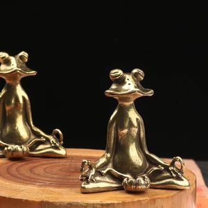 Cuivre méditant grenouille ornements Vintage en laiton assis dans la méditation Statue Bronze thé Figurines pour animaux de compagnie porte-encens décor de bureau 240314