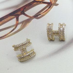 Boucles d'oreilles en cuivre à 14K Micro Inlaid en diamant complet, luxe léger, haut de gamme d'oreilles haut de gamme et polyvalent