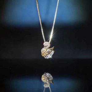 Collier de cygne incrusté de diamants plaqué en cuivre 18K pour les femmes luxueuses à la mode et élégante conception haut de gamme de chaîne de clavicule polyvalente haut de gamme