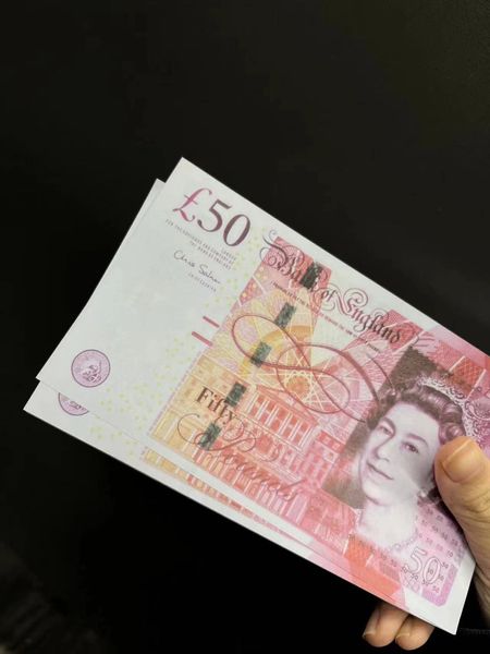 Copiar dinero real 1: 2 Tamaño Película Juguetes Reino Unido Libras GBP Británico 50 Juguete conmemorativo para niños Regalos de Navidad o Película de video Nxdgg