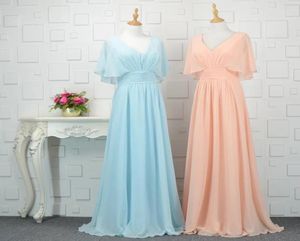 Vestidos de dama de honor modestos de gasa coralina con mangas onduladas con cuello en V Vestido de dama de honor bohemio de verano Aline Vestido de fiesta de boda personalizado5005796