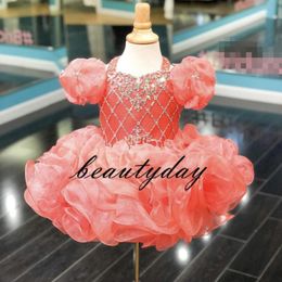 Coral Girls Pageant Dresses 2020 Nuevos niños pequeños Vestido de fiesta Glitz Vestido de niña de flores Bodas con cuentas Cupcake drapeado Tamaño 3 5 7 9250j