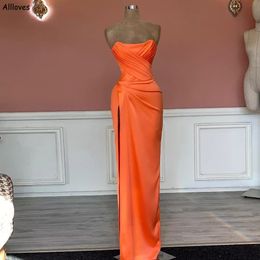 Koraal Elegante Satijnen Bruidsmeisjesjurken Lange Geplooide Sexy Strapless Side Split Formele Partij Jurken Voor Jonge Meisjes Vloer Lengte Receptie Bruiloft Gast Jurk CL1268