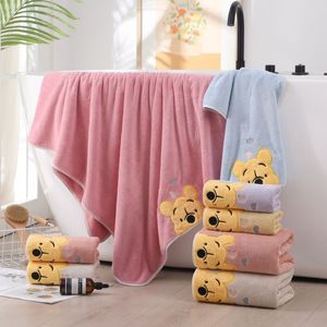 Koraal fluweel verdikte badhanddoek geborduurde teddybeer handdoek badhanddoekenset, huishoudelijke gezichtswashanddoek