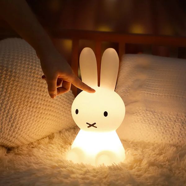 Cordons Élingues et Sangle Mignon 3D Veilleuse Kawaii Anime Dessin Animé Lapin Protection des Yeux Lampe de Bureau Rechargeable Chambre Enfants Chevet Camp 231208