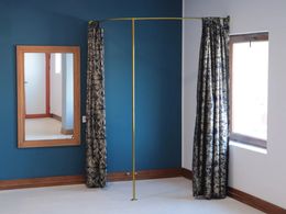 Vestidor y mueble de esquina ovalado para montaje en pared con 1 soporte de suelo recto, 210 cm de altura
