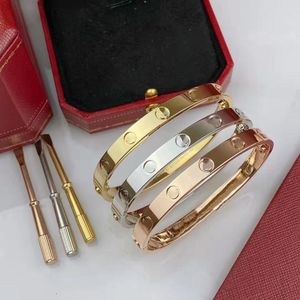 Lettres correctes Bracelet Love Screw Bracelet Designer BraceletsWomen Bangle Classic ca Alliage d'acier au titane Plaqué or Couleurs artisanales Or / NeverNot Allergic