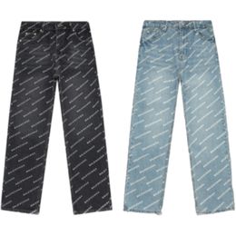 Pantalones de mezclilla impresa de letras de arte con estilo correcto