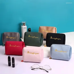 Sacs de cosmétiques 1pc Femmes Zipper Velvet Maquillage Bag Voyage grand pour maquillage Couleur solide Souche féminine nécessite