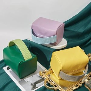 Sacs à cosmétiques 2024 doux élégant solide bonbons couleurs boîte PVC étanche haute capacité sac à main mode tout-match décontracté version coréenne