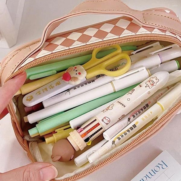 Les sacs de cosmétiques ont une grande capacité crayon crayon chiens de chien sac de bande dessin animé maquillage coréen rangement suspendu toitrante