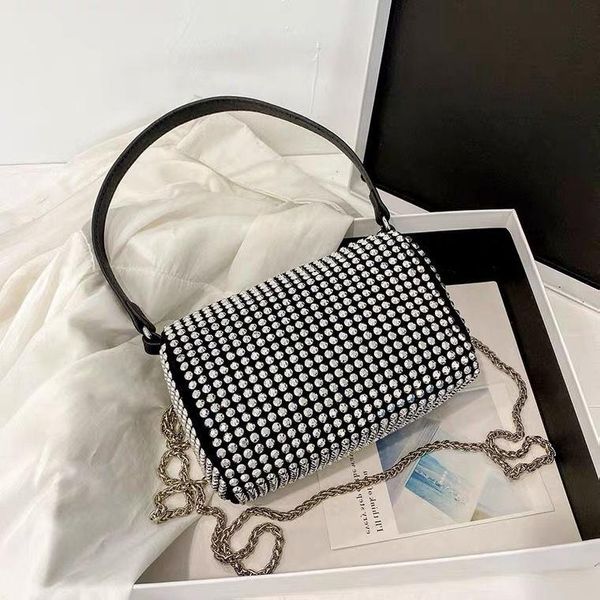 Cases de sacs de cosmétique 2023Axillary Web Celebrity Bag King Rivet avec sac à main incliné le sac de luxe de la chaîne de mode féminine