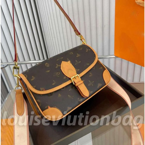 Bages de cosmétique Cois Baguette Branche de gros sacs à main pour femmes Messer en cuir sac Lady Sac à épauque