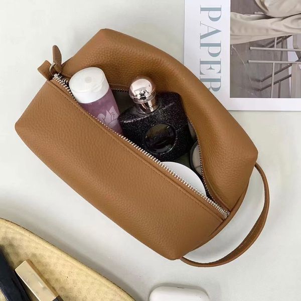 Sacs à cosmétiques étuis lettres personnalisées en cuir de vache lavage de haute qualité grande capacité véritable voyage Portable pour les femmes 230309