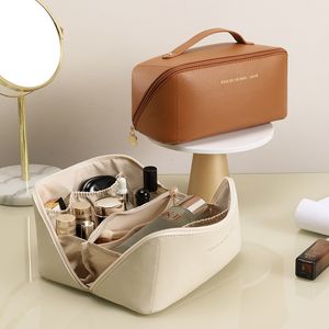 Cosmetische tassen Gevallen LargeCapacity Reistas Draagbare lederen make-up etui Vrouwen Waterdichte badkamer Waszak Multifunctionele toilettas 230725