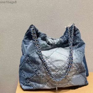 Sacs à cosmétiques Cas Marque de luxe CC Denim Sacs à bandoulière Classique Jean Shopping Totes 24 Sac avec sacs à main à l'intérieur du matériel de chaîne en argent 2024 Nouveaux sacs à main décontractés 2383