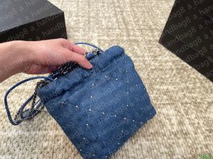 Bages de cosmétique Cois de luxe Brand CC CC Denim Sacs Sacs d'épaule en jean Classic Bouets Mags avec sacs à main à l'intérieur de la chaîne argentée