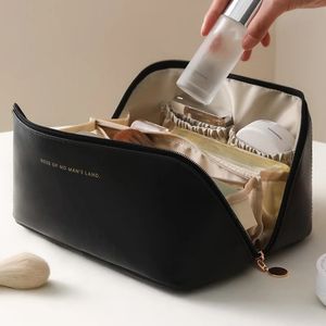 Cosmetische tassen Etuis Make-up organisator Vrouwelijke toilettas Kit Tas Make-up tas Opbergetui Dame Box Grote capaciteit Kussen voor reizen 231025