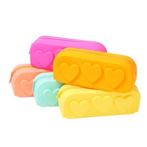 Sacs à cosmétiques étuis silicone Zip réutilisable coeur sac Portable étui à pinceaux de maquillage pour les femmes 231117