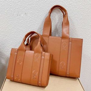 Cosmetische tassen Etuis Woody Tote Boodschappentas Dames Crossbodytassen Rundleer Letterborduurwerk Magnetische sluiting Zak met grote capaciteit Effen kleur Grote portemonnee