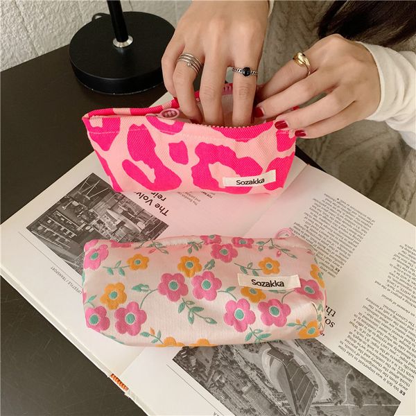 Sacs à cosmétiques Cas Fermeture Éclair Maquillage Rouges À Lèvres Toilette Maquillage Brosse 3D Fleur Imprimer Style Vintage Femmes Crayon Cas Poche 230510