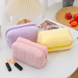 Cosmetische tassen Leuke zachte pluche make-up voor vrouwen Tas organisator zakje Kawaii etui Reizen maandverband Pad