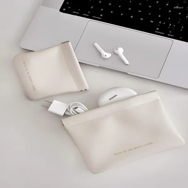 Bolsas de cosméticos bolsa de almacenamiento de cables de datos auriculares con cable cerrados automáticamente cargador de energía cosméticos lápiz labial al por mayor